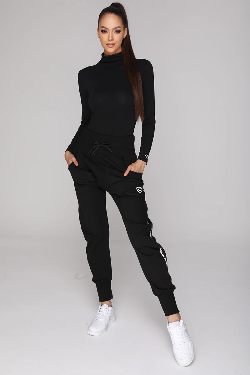 ERIN SZETT BLACK_NDN SPORT